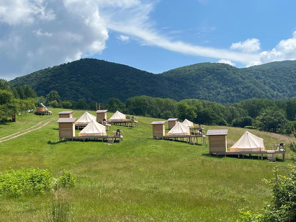 The Hunters Glamping 호텔 Ciudanovita 외부 사진
