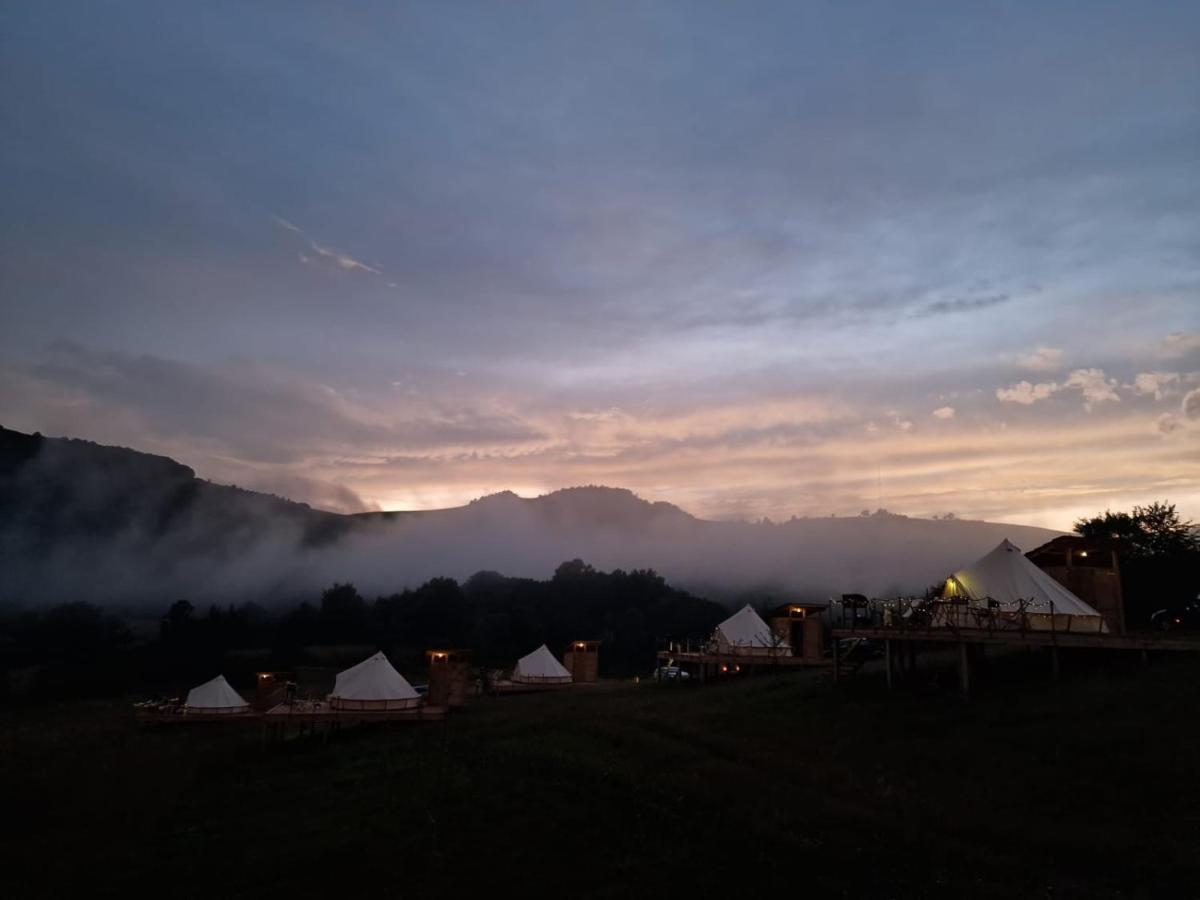 The Hunters Glamping 호텔 Ciudanovita 외부 사진