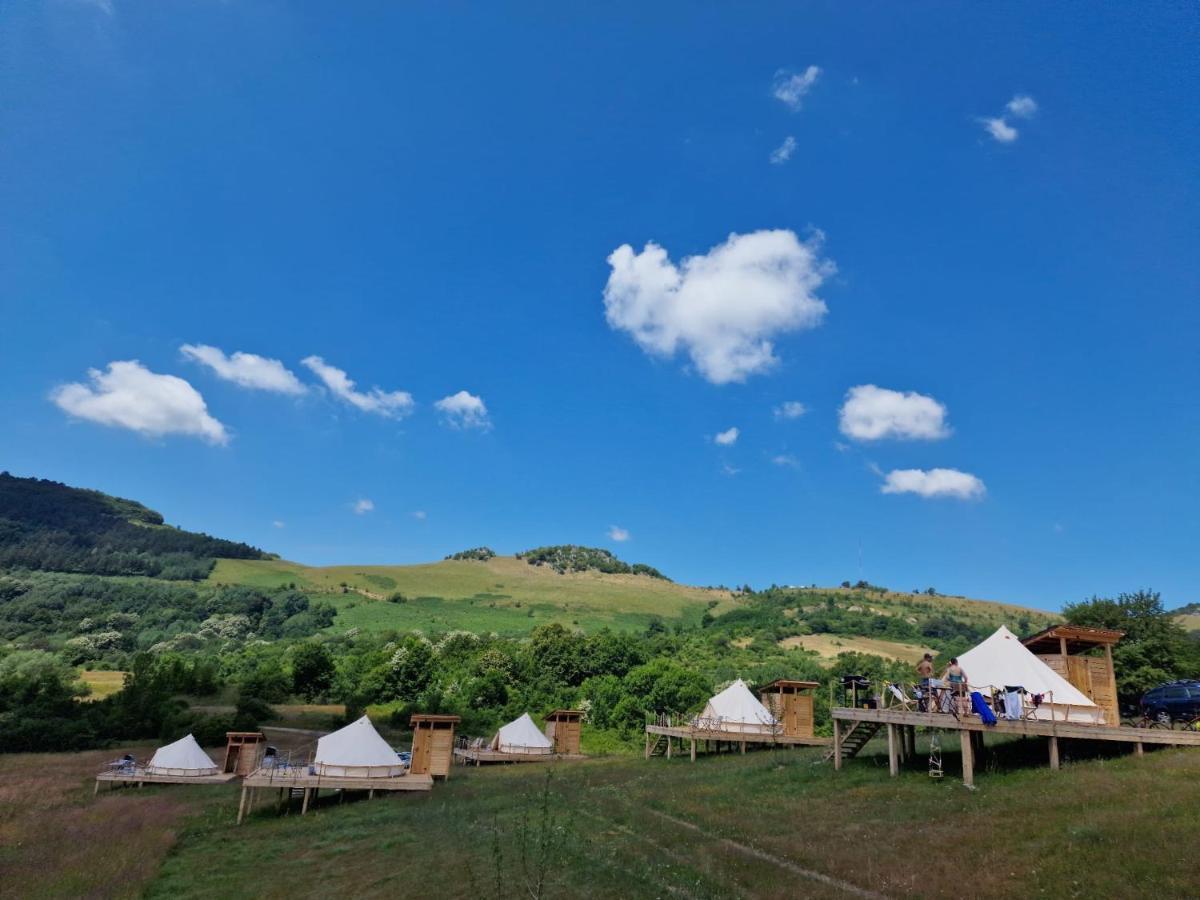 The Hunters Glamping 호텔 Ciudanovita 외부 사진